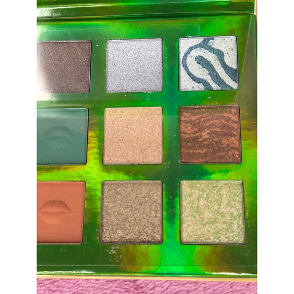 New! Khepri Scarab Volume 35 Eyeshadow Palette Spoiled Lips Cosmetics BNIB BNWT - Picture 5 of 7